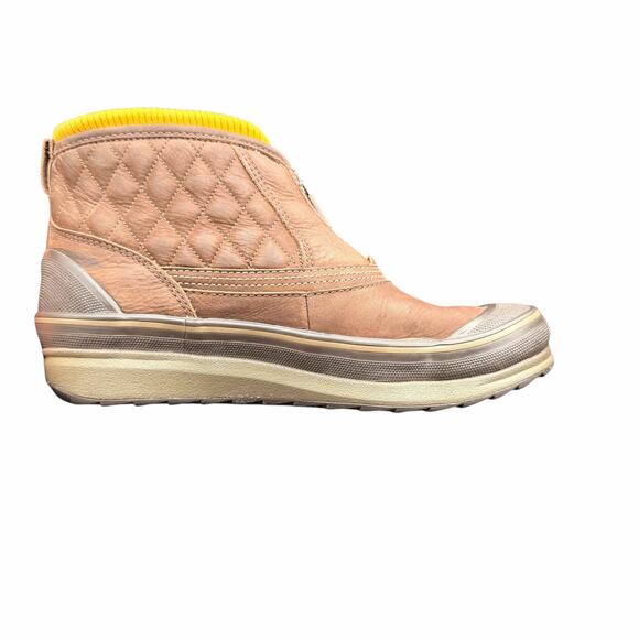 Clarks Muckers Waterproof Quilted Ankle Boots Brown Size 9W - Picture 9 of 13